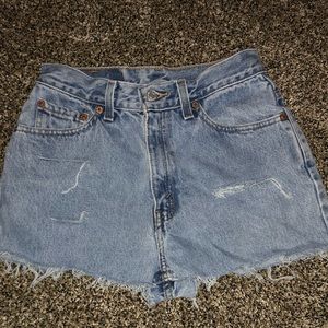 Levi distressed shorts!
